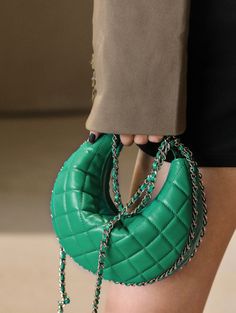 Street Style Bags, Bohemian Bags, Lipstick Makeup, Small Purse, Gossip Girl, Chanel Bag, Luxury Bags, Chanel, Street Style