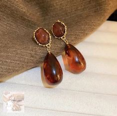 These retro brown drop earrings are the perfect blend of vintage charm and modern style. With their unique design and warm brown tones, they'll add a touch of nostalgia to any outfit. Gem Earrings, Brown Tones, Warm Brown, Vintage Charms, Modern Style, Jewelry Earrings Dangle, Piercings, Unique Design, Dangle Drop Earrings