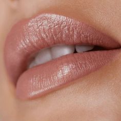 Neutral Red Lipstick, Pinky Brown Lipstick, Wedding Lipstick Colors, Lipstick For Wedding, Prom Lipstick, 90s Lipstick, Pale Pink Lipstick, Wedding Lipstick, Victoria Beckham Beauty