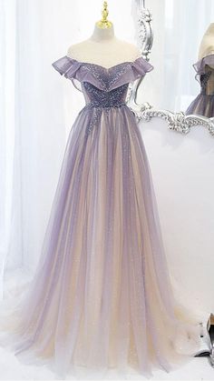 Prom Queen Halloween Costume, Prom Aesthetic, Vetements Clothing, Prom Dress Long, Prom Queen, Beautiful Prom Dresses