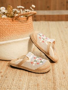 Beige Spring Bohemian Clogs With Round Toe, Bohemian Beach Clogs For Spring, Bohemian Clogs For Beach And Spring, Beige Flat Heel Clogs For Spring, Spring Comfortable Clogs With Woven Sole, Vintage Summer Slip-on Clogs, Vintage Slip-on Summer Clogs, Comfortable Beige Clogs For Spring, Casual Beige Clogs For Spring