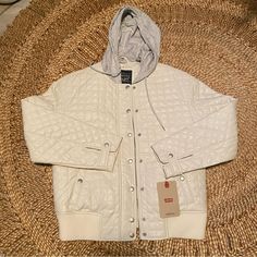 Levi’s Women’s Faux Leather Box Quilted Jacket - Oyster White - Small Nwt Features Jersey Hood Relaxed Fit Zip And Button Closure Retail - $88 Brand New With Tags Levi's White Outerwear For Spring, Levi's White Outerwear For Fall, Casual Quilted Leather Jacket For Spring, Casual Cream Leather Jacket For Fall, White Leather Jacket With Pockets For Winter, Levi's Everyday Winter Outerwear, Fitted Quilted White Outerwear, Levi's White Spring Outerwear, Levi's White Winter Outerwear