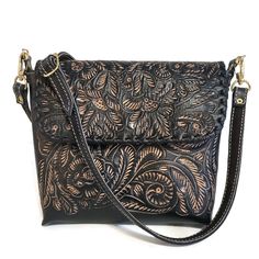 Featuring a gorgeous CHISELED artisan design, this rustic  HAND TOOLED Leather Purse will help you bring a little VINTAGE flair to your everyday outfit. The perfect size for fitting all of your everyday essentials, this purse was actually HANDMADE with love and care by talented artisans , giving it a rustic touch that's hard to find in stores.  This purse comes chiseled both sides. Crafted from genuine cowhide leather.  💮 Measures: 🌹height: 19 cm. 7 1/2 inch 🌹width : 22 cm.  9 inch 🌹base:10 Leather Bag For Women, Tooled Leather Bag, Tooled Leather Purse, Small Leather Bag, Bohemian Bags, Base 10, Black Leather Purse, Hand Tooled Leather, Leather Bag Women