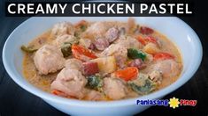 a white bowl filled with chicken and veggies next to a sign that says creamy chicken pastel