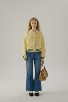 [LLANO]

 Contrast Color Knit Cardigan

 Number: NO2316010 





 상품 상세

 Color: Yellow / Mist Blue

 Fabric(Yellow): Acrylic64% / Nylon20% / Wool13% / Polyester3%

 Fabric(Mist Blue): Acrylic69% / Wool27% / Nylon4%

 Season : 2023 A/W 





 사이즈표(cm) 
















 S 

 M 




 L 









 총길

 51

 52 




 53 









 흉상

 104 




 108 




 112 









 어깨 소매 길이

 67 




 68 




 69 









 밑단 주위

 82 




 86




 90 













 ※천의 특성에 따라서는 드물게 2-3 cm전후의 오차가 생기는 경우가 있습니다. 






 착용 모델

 STYLE: 172cm/47kg(M) Casual Yellow Cotton Cardigan, Yellow Knitted Outerwear For Spring, Casual Yellow Knit Cardigan, Fabric Yellow, S M, Blue Fabric, Shoulder Sleeve, Knit Cardigan, Blue Yellow