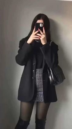 Easy Outfit Ideas Winter, Boots Black Aesthetic, Outfit Ideas Boots, Autumn Outfits Dress, Easy Outfit Ideas, Elegant Outfit Classy, Classy Outfits For Women, Modesty Outfits, Outfit Classy