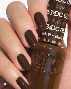 Christmas nails, brown nails, gel nails, gel nail polish, winter nail inso. Brown Gel Polish, Essie Nail Polish Colors, Brown Nail Polish, Fall Gel Nails, Seasonal Nails