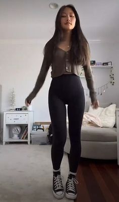 Basic Black Leggings Outfit, Aesthetic Black Leggings Outfit, Cute Fall Outfits With Black Leggings, Leggings Outfit Winter School, Long Sleeve And Leggings Outfits, Non Basic Legging Outfits, Legging Outfits Aesthetic, Black Leggings Outfit School, Leggings With Crop Top Outfits