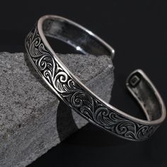 Silver Embroidered Adjustable Men's Bracelet, Adjustable Women's Bracelet, Handmade Silver Bracelet, Personalized Bracelet, Gift for Lover TRANSPORT * Preparation Time: 1-2 Business Days  *Delivery Time: 3-6 Business Days *Materiel: 925 sterling silver    *Weight:20,40 *Adjustable desing    * Handmade Bracelet - This silver bracelet, prepared with its elegant desing and speical handcraftsmanship, will add elegance to very moment of your life. Vintage Silver Wristband As Gift, Vintage Silver Wristband For Gift, Personalized Bracelet, Men's Bracelet, Personalized Bracelets, Handmade Bracelet, Bracelet Handmade, Chain Link Bracelet, Bracelet Gift