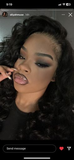 Makeup Ideas Smoky Eyes, Make Up Concert Ideas, Black Waterline Makeup Black Women, Smoky Glam Makeup, Beautiful Makeup Look, Black Eyeshadow Black Women, Cute Smokey Eye, Dark Black Makeup Looks, Bad Birthday Makeup