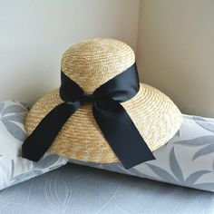 Elegant Handmade Sun Hat For Vacation, Chic Black Straw Sun Hat, Black Vintage Sun Hat For Beach, Elegant Black Straw Hat For Vacation, Elegant Black Hats For Beach Season, Elegant Brimmed Hat For Picnic, Elegant Black Beach Season Hats, Vintage Black Straw Hat For Beach, Summer Straw Hat With Curved Brim As Gift