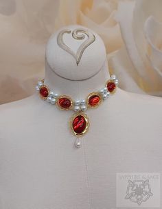 Elegant Gold Costume Jewelry, Elegant Gold Jewelry For Costume, Elegant Silver Costume Jewelry, Festival Wedding Dress, Medieval Times Dinner, Pearl Backdrop, Portrait Jewelry, Wedding Dress Gown, Beauty Features