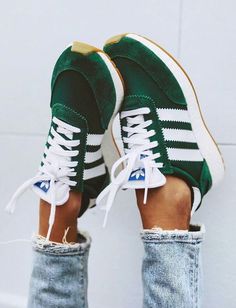 Trendy Adidas Sneakers for Women Adidas Iniki, Mode Shoes, Sneakers Street Style, Mode Casual, Couture Week, Shoes Adidas, Olivia Palermo, Best Sneakers