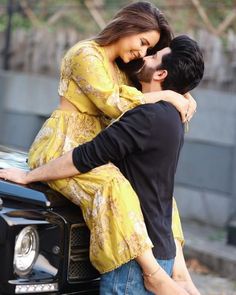 Gf Bf Photo, Vinny Arora, Engagement Couple Dress, Love Feeling Photos, Dheeraj Dhoopar, Romantic Couple Images, Gf Bf, Birthday Wish, Couple Picture Poses