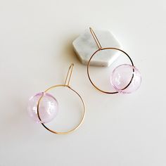 Modern Round Glass Earrings, Trendy Round Glass Jewelry, Modern Pink Hoop Earrings, Glass Hoop Earrings Gift, Minimalist Hoop Earrings For Party, Minimalist Clear Round Earrings, Trendy Clear Round Earrings, Pink Minimalist Hoop Earrings, Modern Clear Round Earrings