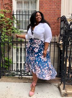 This boho glam look is perfect for a daytime Spring event! Plus Size Button Down Shirt Outfit, Sleek Casual Outfits, 2010s Style, Button Down Shirt Outfit, Button Down Outfit, Style Button Up Shirt, Brunch Outfit Spring, Shirt Outfit Summer, White Button Shirt