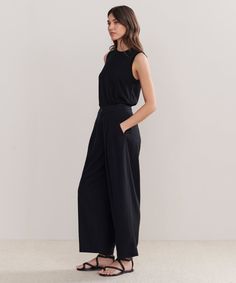 Relaxed Trouser Black Made from 100% textural raw silk for an effortless look that's equally polished and comfortable. With tailored pleats that seamlessly transition into a wide-leg silhouette, the Relaxed Trouser is the definition of California cool. Pair it with a classic cami or tee or embrace an oversized aesthetic from head-to-toe with your favorite lightweight knit. | Jenni Kayne Women's Relaxed Trouser Size 12 Black Silk Pants, Oversized Aesthetic, Relaxed Trousers, Jenni Kayne, California Cool, Silk Pants, Lightweight Knit, Raw Silk, Black Silk