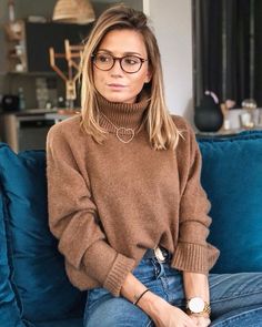 Glasses Outfit, Mode Shoes, Style Casual Chic, Fashion Eye Glasses, Wearing Glasses, Mode Inspiration, Glasses Fashion, Latest Fashion For Women, Look Fashion