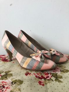 These gorgeous shoes were made in the 1960s or 1970's by the brand De Liso. They are women's size 6, though please go off the measurements given below. Please contact me for any more information. They are in good condition besides a few small snags or other flaws. See pics. Are still in good sturdy shape. They are clean and ready to use. Vintage Low Heel Heels For Spring, Spring Vintage Round Toe Heels, Vintage Spring Heels With Round Toe, Vintage Round Toe Heels For Spring, Spring Retro Heels With Pointed Toe, Retro Spring Party Heels, Retro Heels For Spring Party, Retro Low Heel Heels For Spring, Retro Low Heel Spring Heels