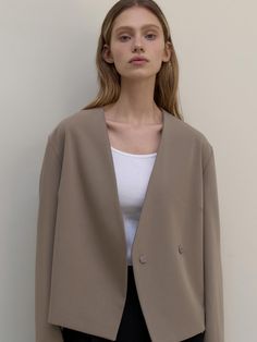 This is a clean and casual jacket by L’oiE that is made out of high quality and sturdy fabric. With unique design detail and trendy mood, you can style it for your refined and casual daily outfit.- Relaxed loose silhouette- Deep pin tuck detail on the back- Double snap closure Chic Everyday Single Breasted Blazer, Casual Beige Blazer For Office Wear, Modern Beige Blazer For Fall, Chic Office Wear Outerwear, Oversized Beige Modern Outerwear, Casual Spring Outerwear For Office, Trendy Neutral Outerwear For Office, Chic Everyday Blazer, Trendy Neutral Office Outerwear