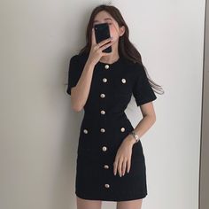 This is nice fashionable dress Two Peace Set Outfit, Short Pollera, Vestidos Retro, Outfit Looks, Knitted Bodycon Dress, Dresses Elegant, Knitted Dress, Knit Mini Dress, Set Outfit