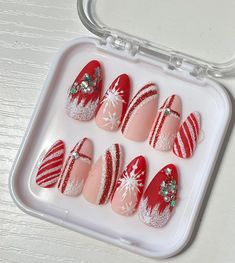 Beautiful set of Press on Nails. Make your Holiday better with these nails. Traditional Christmas Nails, Ornament Nails Design, Disney Christmas Nail Designs, Holiday Nails Red, Red And White Christmas Nails, Nails Red And White, Nails Red Christmas, Navidad Nails, Christmas Nail Designs Holiday