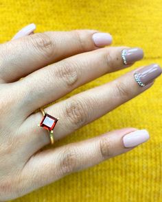 7 mm Princess / Square Red Garnet Dainty Ring, 14K Gold, Genuine Red Gemstone, 4 Prongs Modern Setting, Best Gift for Her, Handmade Ring ◎ Details ◎ ○ Gemstone Details .Natural RED GARNET Princess / Square Cut 7 mm x 7 mm approx. 1.85 ct ○ Gold Details 14K Solid Gold Weight of Ring : approx 3.00 gr Width of Band : 2.25 mm Made to Order HANDMADE ITEM ○ Upgrade to Solid 18K Gold, please click the link below: https://www.etsy.com/listing/962826004 ○ For more BIRTHSTONE Rings : https://etsy.me/2NNWR Red 14k Gold Birthstone Ring For Promise, Yellow Gold Emerald Cut Ruby Ring Gift, Classic Ruby Birthstone Promise Ring, Fine Jewelry Ruby Ring With Prong Setting As Gift, Ruby Ring With Round Cut Gemstone For Gift, 14k Gold Ruby Ring Gift, Classic Red Cubic Zirconia Birthstone Ring, Red Classic Birthstone Ring With Prong Setting, Classic Red Birthstone Ring With Prong Setting