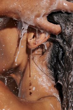 Macro Skin Photography, Aesthetic Details Pics, Wet Hair Aesthetic, Kat Borchart, Waxing Aesthetic, Selfcare Aesthetic, Water Shoot, Real Skin, Wet Skin