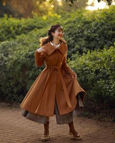 "❤❤This brown fit and flare coat that is simply elegant and will be an everlasting addition to your outerwear lineup. ★★FEATURES 50% wool, 50% fiber and nylon Fully liner with polyester Two side Seam pockets Bigger collar Long sleeve Single Button front Closure Fit and Flare  Below knee length Perfect for Winter, Autumn Dry clean Fabric swatch https://etsy.me/3yP53Zi ★★ Mode size Height approx 170 cm (5′ 7″)  Bust 84 cm (33\") bust Waist 66 cm (26\") She wears size XS. ★★ Custom order selection, Frock Coat Women Outfit, Cottagecore Winter Coat, Peacoat Outfits For Women, Women’s Winter Coat, Fantasy Winter Outfits, Victorian Coat Women, Vintage Coat Outfit, Cold Weather Dress Outfits, British Fashion Classic