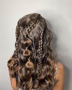 Tranças nos cabelos: 35 fotos lindas + tutoriais com passo a passo Bride Haircut, Hairstyle Examples, Rave Hair, Updo Wedding, Hairdos For Curly Hair, Peinados Fáciles Para Cabello Corto, Hairdo For Long Hair, Hair Stylist Life