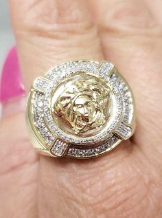 This sleek 10-karat yellow men's ring showcases a Medusa head and weighs 9 grams. The ring showcases .25 carats of sparkling round diamonds and shines with a high polish finish. Will come in a gift box. Diamonds: Genuine Round Cut Sparkling Diamonds Carats: .25ctw Color: G-H Clarity: SI2-SI3 Width: 19mm Height: 6mm Weight: 9 grams Hallmarked: 10kt Size: 10 (resize is available) 100% Satisfaction COMES WITH RING BOX Mall Price: $2,775.00 093021.39201SHCS.TCC.AV-247704Y Medusa Head, Exclusive Jewelry, Men's Ring, Sparkle Diamonds, Ring Box, Class Ring, Round Cut, Round Diamonds, Rings For Men