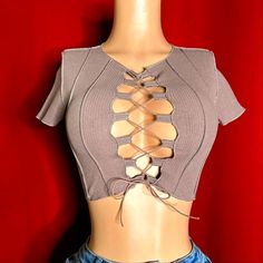 New Bust Out Tie-Up Crop Top- Light Purple (S, M, L) For Spring/Summer. 96% Cotton 4% Spandex (Brand New-No Tags) Gigi Outfits, Shirt Weaving, Cut Tshirt Diy, T Shirt Weaving, Diy Cut Shirts, Diy Tshirt, Tie Up Crop Top, Barbie Top, Diy Shirts