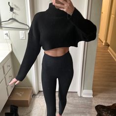 Zara Cropped Sweater Size S Never Worn Color Black Cropped Shirt Outfit, Cropped Shirt, Zara Sweater, Crop Shirt, Zara Black, Cropped Sweater, Shirt Outfit, Sweater Sizes, Sweaters For Women