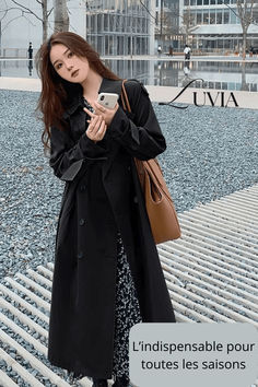 Adoptez un look urbain chic avec ce trench coat noir Luvia. Parfait pour un style élégant et intemporel, ce manteau s'accorde avec toutes vos tenues. 🌟 Urban Chic, Trench Coat, Parfait