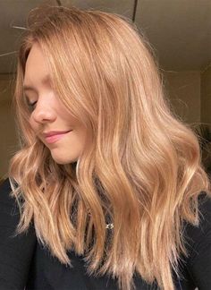 Blonde With Some Lowlights, Hair Inspo Color Red And Blonde, Strawberry Blonde Vs Blonde, Blonde To Strawberry Before And After, Fall Blonde Trends, Rose Gold Strawberry Blonde Hair, Copper Toned Blonde Hair, Copper Blonde Hair Short, Strawberry Blonde Bob Hair