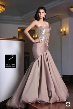 Designer Gowns Western, Gown Party Wear Western Gowns Party Wear, Western Gowns Party Wear Designer, Heavy Gowns, Western Gowns Party Wear, Fishtail Gown, Fashion Show Dresses, Draping Fashion, Designer Evening Gowns