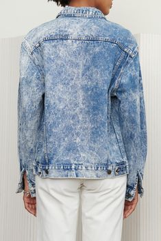 The ultimate edgy, acid wash GUESS denim jacket perfect for anybody looking to spice up their closet with a classic statement piece. 100% Cotton. Model is 5'7" - Listed size Medium fits like a Small / Medium Shoulders: 20" - Sleeve: 24" - Chest: 22.5" - Length: 24" Acid Wash Outerwear With Frayed Hem For Fall, Faded Grunge Outerwear For Spring, Faded Grunge Spring Outerwear, Acid Wash Relaxed Fit Denim Jacket For Fall, Stonewashed Relaxed Fit Denim Jacket, Trendy Acid Wash Long Sleeve Outerwear, Acid Wash Denim Jacket With Frayed Hem For Fall, Casual Acid Wash Outerwear With Frayed Hem, Oversized Acid Wash Denim Jacket For Fall