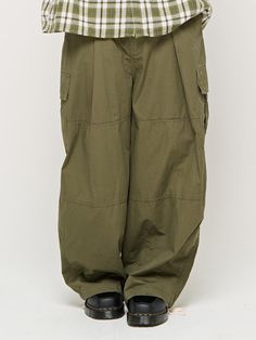 Composition : COTTON 100%Country of Origin : KOREA Military Wide Leg Bottoms With Pockets, Military Style Baggy Pants With Patch Pockets, Baggy Military Bottoms With Pockets, Military Style Relaxed Fit Wide Leg Parachute Pants, Military Style Baggy Bottoms With Belt Loops, Baggy Military Style Straight Leg Bottoms, Military Style Wide Leg Bottoms With Patch Pockets, Military Wide-leg Bottoms With Patch Pockets, Relaxed Fit Military Bottoms With Belt Loops