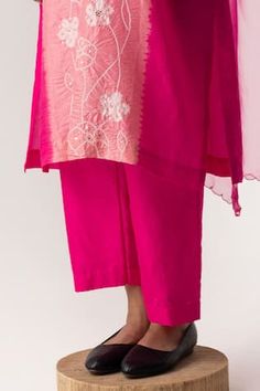 Peach and pink shaded silk kurta with floral bandhani motifs. Paired with a pant and stole. - Aza Fashions Pink Chikankari Embroidered Dupatta In Slub Silk, Pink Raw Silk Sets For Spring, Spring Pink Raw Silk Kurta, Spring Pink Traditional Drape Salwar Kameez, Pink Silk Kurta With Chikankari Embroidery, Pink Traditional Drape Salwar Kameez For Spring, Pink Unstitched Slub Silk Sets, Traditional Drape Pink Salwar Kameez For Spring, Traditional Bottoms With Dupatta For Summer