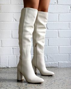 Off White Knee High Boots, White High Heels Boots, White Boots Knee High, White High Knee Boots, White Boots Aesthetic, Boot Fashion Outfits, Aesthetic Boots Outfit, Knee High White Boots, High White Boots