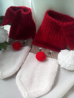 Christmas Socks Pattern, Chunky Socks, Santa Socks, Knit Christmas, Bonnet Crochet, Hand Knit Socks, Crochet Mittens, Crochet Booties, Sock Knitting Patterns