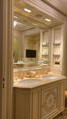 a bathroom with two sinks and a large mirror in it's centerpieces