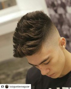 High skin fade with lots of spiky texture and length on top. Ideal summer cut Runway Hair Trends, Skin Fade Pompadour, Bart Styles, Short Hair With Beard, Modern Pompadour, High Skin Fade, Gents Hair Style, Runway Hair, Pompadour Hairstyle