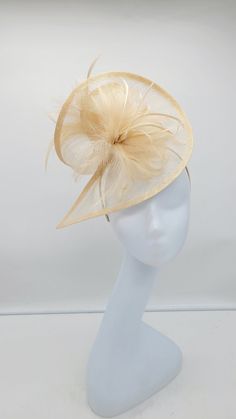 Beige (Natural) classic Kentucky derby and wedding fascinator. Vintage look and a classy finish. Great way to compliment your wedding, bridal shower, rehearsal dinner, cocktail party, or church outfits. - Fast Shipping - Rare find -Discount for group purchase. Reach out and let's know how I can help They come in other colors Magenta Color-- https://www.etsy.com/HatsandPearls/listing/762039958/magentafuschia-fascinator-wedding-hat?utm_source=Copy&utm_medium=ListingManager&utm_campaign=Share&utm_t Luxury Fitted Beige Fascinator, Classic Gold Hat For Formal Occasions, Elegant Gold Top Hat For Formal Occasions, Elegant Gold Fitted Top Hat, Elegant Fitted Wedding Headpieces, Gold Brimmed Mini Hat For Wedding, Gatsby Style Wedding Fascinator With Short Brim, Gatsby Style Wedding Hat And Headpieces, Elegant Gold Top Hat For Royal Ascot