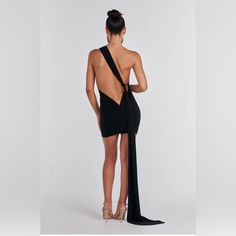 Nwot Crafted From Two Layers Of Our Signature Stretch Fabrication. Features A Versatile Elongated Sash, Timeless Neckline & Alluring Back Detail. Cut From A Soft Stretch Fabric For A Comfortable Fit, She Will Have You Dancing The Night Away. Further Features: Fully Lined / Double Layered Multi-Tie Elongated Sash. Side Metal Gold Ring Detail True To Size 94% Polyester 6% Spandex Model Wears A Size Xs And Is 172cm In Height. Fully Backless Dress, Drape Gown, Chic Scarves, Ruched Maxi Dress, Mini Dresses Online, Backless Maxi Dresses, Vintage Maxi Dress, Summer Chic, Orange Fashion