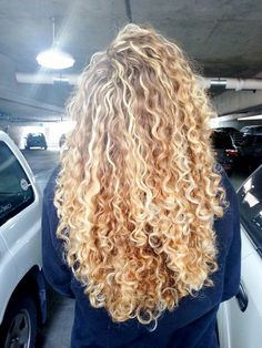 Hair Highlights And Lowlights, Long Blonde, Skateboarder, Long Curly Hair, Blonde Hair Color