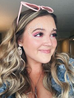 Eras Tour Face Makeup, Lovers Makeup Taylor Swift, Heart Around Eye Makeup Taylor Swift, Taylor Swift Face Jewels, Eras Tour Outfits Lover Makeup, Taylor Swift Lovers Makeup, Lover Ts Makeup, Make Up For Taylor Swift Concert, Eras Tour Makeup Ideas Fearless