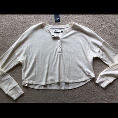 Hollister Women’s Long Sleeve Cropped Henley Top Shirt Ribbed Cream Size Xs New With Tags Casual Cream Tops For Fall, Trendy Long Sleeve Cream Top, Trendy Cream Long Sleeve Tops, Cream Long Sleeve Casual Top, Casual Cream Long Sleeve Top, Casual Long Sleeve Cream Top, Casual Long Sleeve Top For Day Out, Trendy Cream Button-up Tops, Cream Long Sleeve Shirt For Day Out