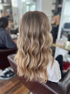 Crown Highlights, Lived In Balayage, Blond Highlight, Cool Blonde Hair Colour, Curling Tips, Blonde Hair Goals, Highlight Ideas, Hair Curling Tips, Cool Blonde Hair