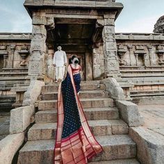 Couple Photoshoot In Saree Outdoor, Marathi Pre Wedding Photoshoot, Temple Couple Photoshoot, Temple Shoot, Temple Wedding Photography, Pre Wedding Photoshoot Props, Prewedding Shoot, Marathi Wedding, Pre Wedding Videos